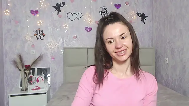Snapshot of KaraCriegs chatting on 19, 2, 2025 KaraCriegs online show from 19, 2, 2025