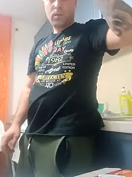 Snapshot of LucianM6 chatting on 12, 11, 2025 LucianM6 online show from 12, 11, 2025