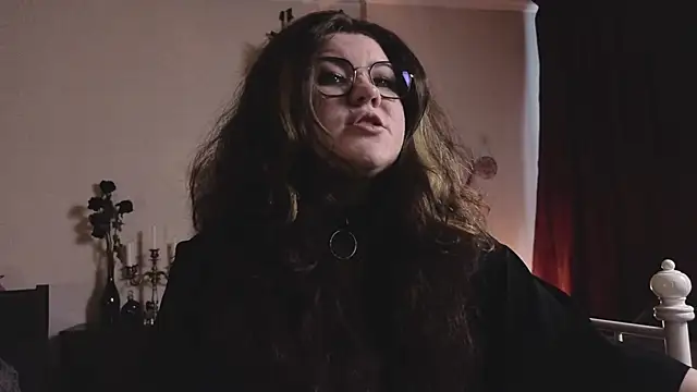 Laura Karamazov online show from 11, 2, 2026