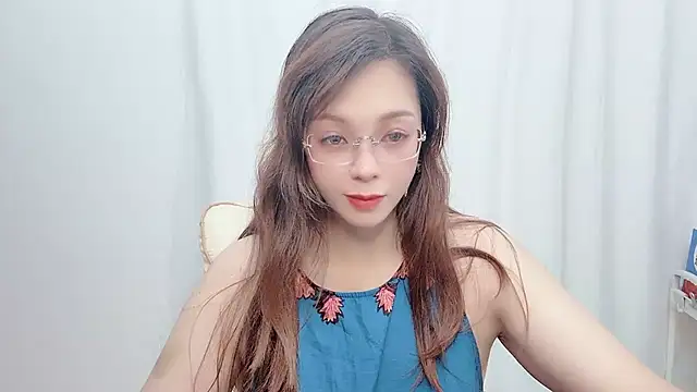 Snapshot of Toookiss chatting on 4, 10, 2025 Toookiss online show from 4, 10, 2025