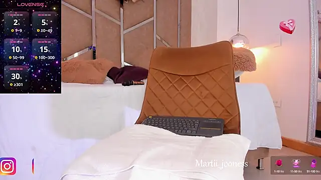 Snapshot of Martinaa_Jones_ chatting on 31, 12, 2024 Martinaa Jones online show from 31, 12, 2024