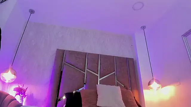 Martinaa Jones  online show from 14, 4, 2026