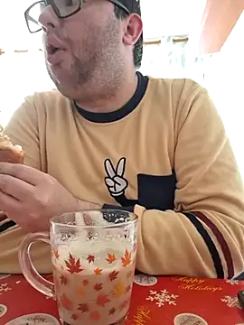 Javier bear online show from 20, 3, 2026