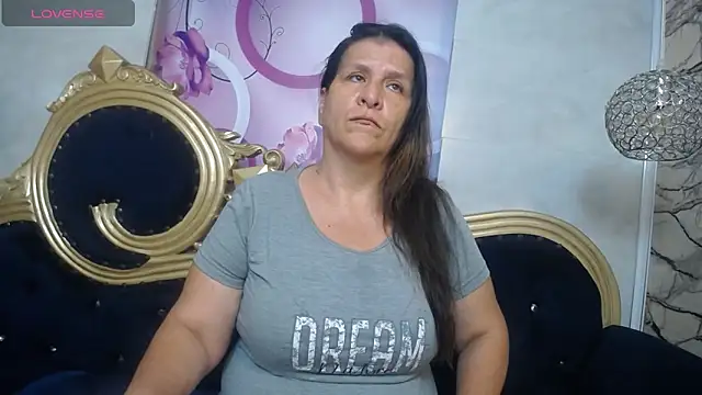 Snapshot of karito_mature17 chatting on 5, 3, 2025 karito mature17 online show from 5, 3, 2025