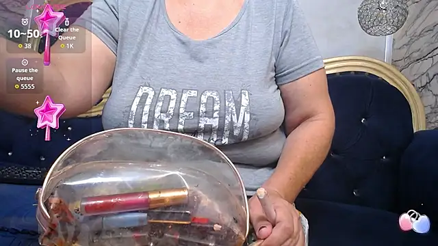 Snapshot of karito_mature17 chatting on 4, 10, 2025 karito mature17 online show from 4, 10, 2025