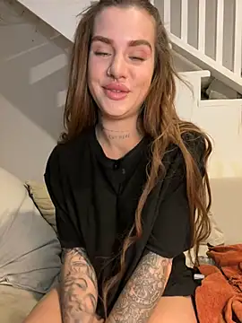 EmiliaCatalina online show from 27, 12, 2024