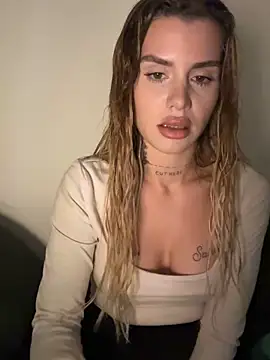 EmiliaCatalina online show from 3, 2, 2026