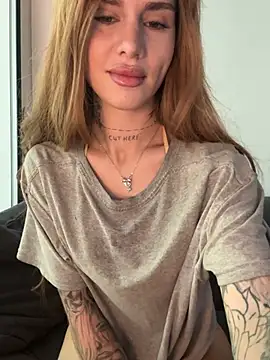 Snapshot of EmiliaCatalina chatting on 17, 5, 2026 EmiliaCatalina online show from 17, 5, 2026
