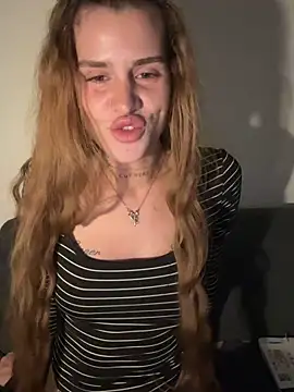Snapshot of EmiliaCatalina chatting on 4, 6, 2026 EmiliaCatalina online show from 4, 6, 2026