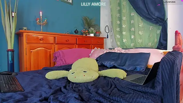 LillyAmore online show from 18, 4, 2026