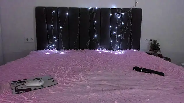 Snapshot of Mika_Ray chatting on 25, 12, 2024 Mika Ray online show from 25, 12, 2024