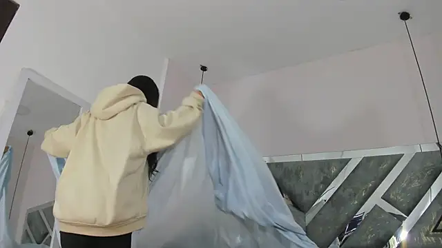 victoria cooper3 online show from 5, 12, 2025