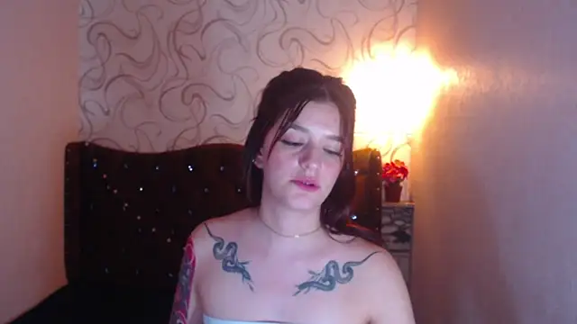 LiaHarryis online show from 28, 2, 2025