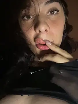 NICOLSKINNY1 online show from 6, 3, 2025