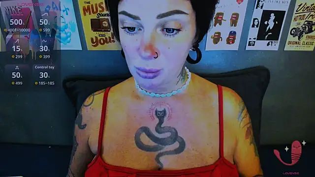 Snapshot of EllieOz chatting on 5, 5, 2026 EllieOz online show from 5, 5, 2026