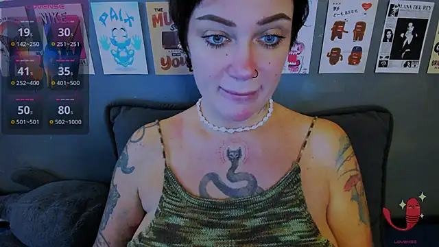 Snapshot of EllieOz chatting on 8, 7, 2026 EllieOz online show from 8, 7, 2026