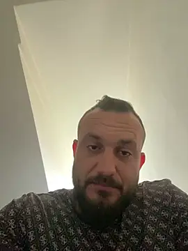 Snapshot of cosmin9000 chatting on 17, 5, 2026 cosmin9000 online show from 17, 5, 2026
