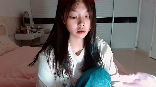 -Lucky Girl online show from 12, 4, 2026