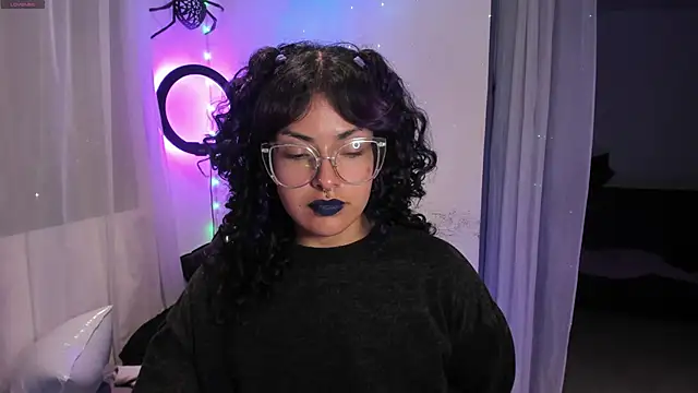 Snapshot of witchviolet chatting on 30, 12, 2024 witchviolet online show from 30, 12, 2024