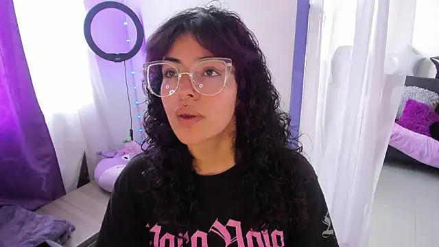 Snapshot of witchviolet chatting on 4, 1, 2025 witchviolet online show from 4, 1, 2025