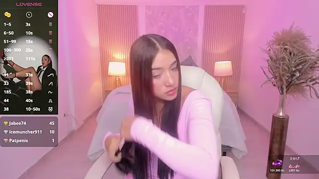 Snapshot of Antonella_Grayy chatting on 25, 4, 2026 Antonella Grayy online show from 25, 4, 2026
