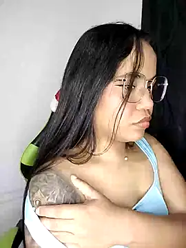 Snapshot of leila_22 chatting on 29, 12, 2024 leila 22 online show from 29, 12, 2024