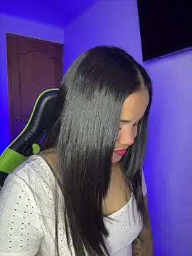 leila 22 online show from 14, 4, 2026