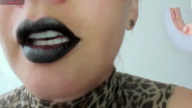 queen fetish online show from 9, 4, 2026