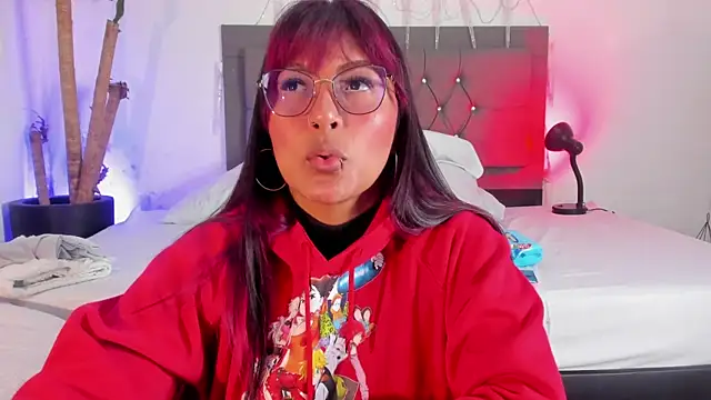 evelynjohnsoon online show from 4, 1, 2025
