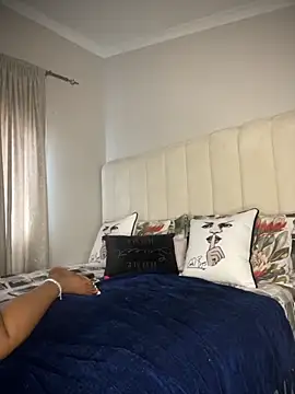 Bustygoddess32 online show from 1, 11, 2025