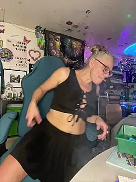 TrenaAnne online show from 27, 2, 2025