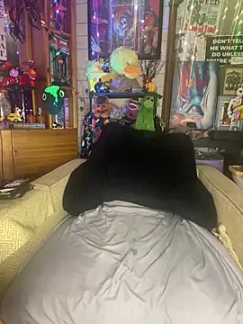 TrenaAnne online show from 9, 10, 2025