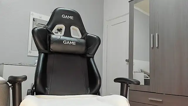 Snapshot of anisialuna_ chatting on 4, 2, 2025 anisialuna online show from 4, 2, 2025