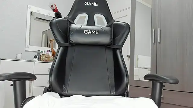 Snapshot of anisialuna_ chatting on 5, 2, 2025 anisialuna online show from 5, 2, 2025