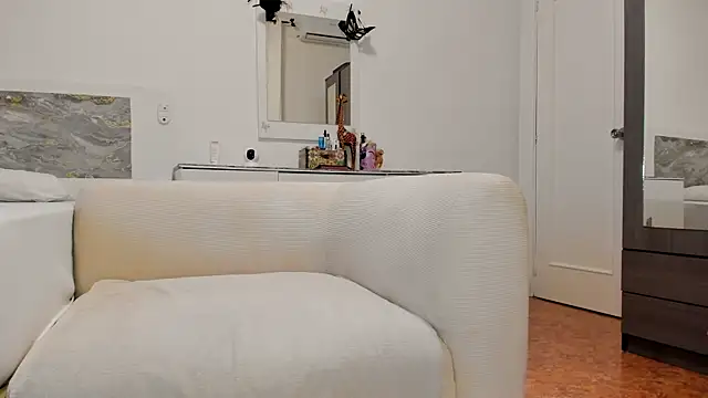 Snapshot of anisialuna_ chatting on 15, 10, 2025 anisialuna online show from 15, 10, 2025