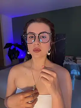 Snapshot of EmaSaenz chatting on 6, 5, 2026 EmaSaenz online show from 6, 5, 2026