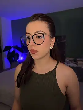Snapshot of EmaSaenz chatting on 8, 5, 2026 EmaSaenz online show from 8, 5, 2026