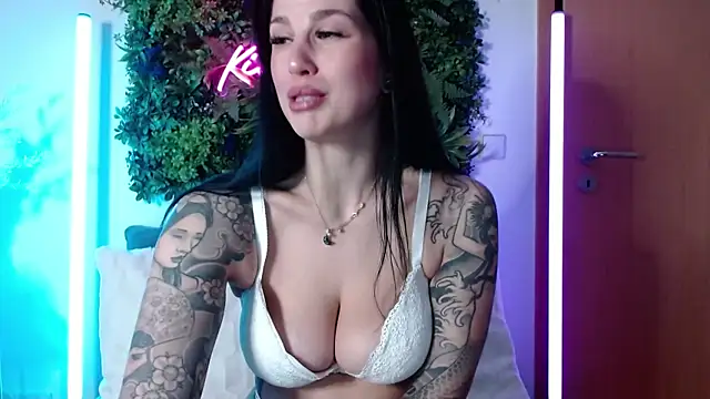 Snapshot of KiraKane1 chatting on 6, 1, 2025 KiraKane1 online show from 6, 1, 2025