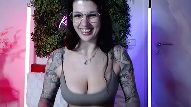 Snapshot of KiraKane1 chatting on 2, 2, 2025 KiraKane1 online show from 2, 2, 2025