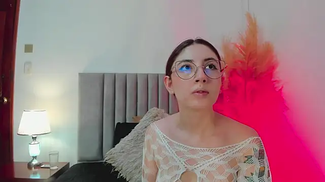 Snapshot of Emilywatsonn chatting on 19, 12, 2024 Emilywatsonn online show from 19, 12, 2024