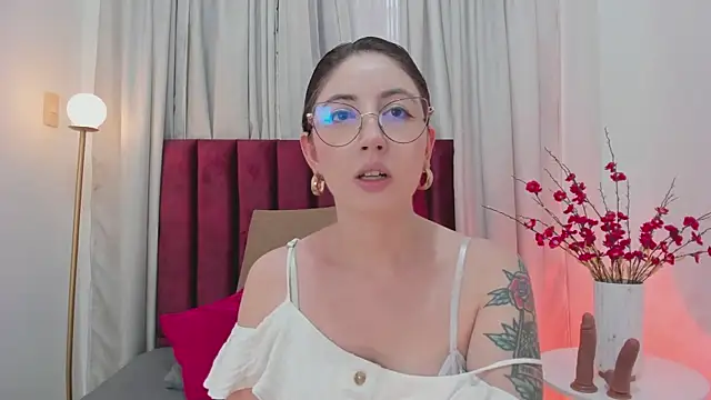Snapshot of Emilywatsonn chatting on 20, 12, 2024 Emilywatsonn online show from 20, 12, 2024