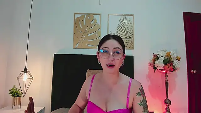 Snapshot of Emilywatsonn chatting on 22, 12, 2024 Emilywatsonn online show from 22, 12, 2024