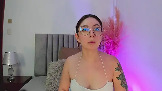 Snapshot of Emilywatsonn chatting on 28, 12, 2024 Emilywatsonn online show from 28, 12, 2024