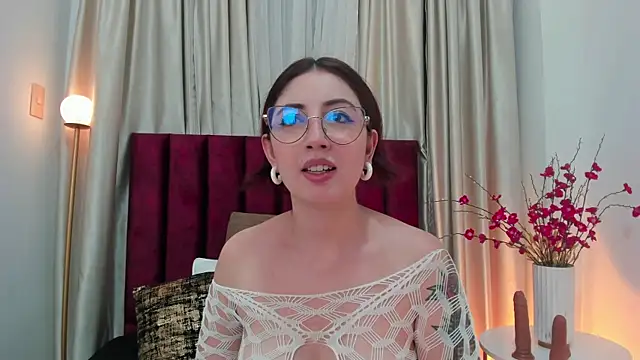 Snapshot of Emilywatsonn chatting on 17, 2, 2025 Emilywatsonn online show from 17, 2, 2025