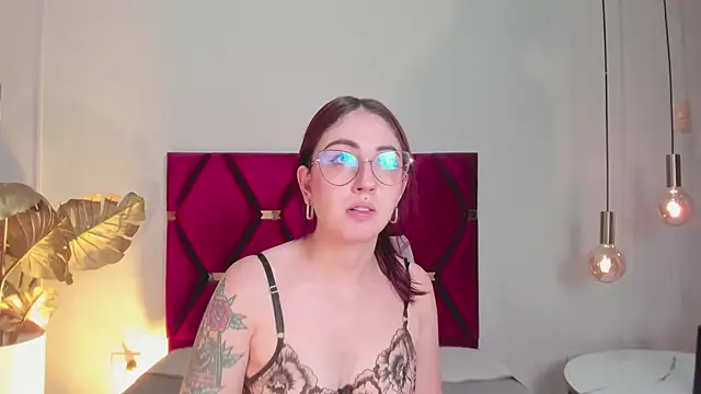 Snapshot of Emilywatsonn chatting on 13, 9, 2025 Emilywatsonn online show from 13, 9, 2025