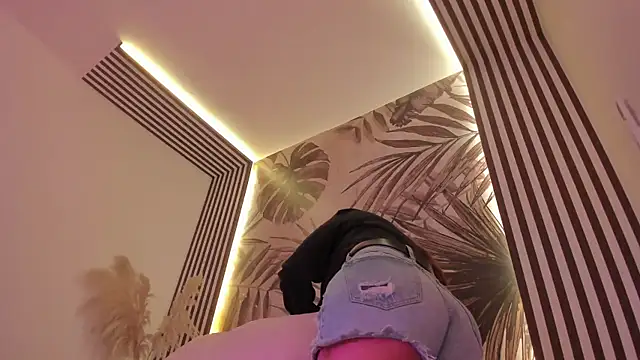 Samaantha-White online show from 15, 4, 2026