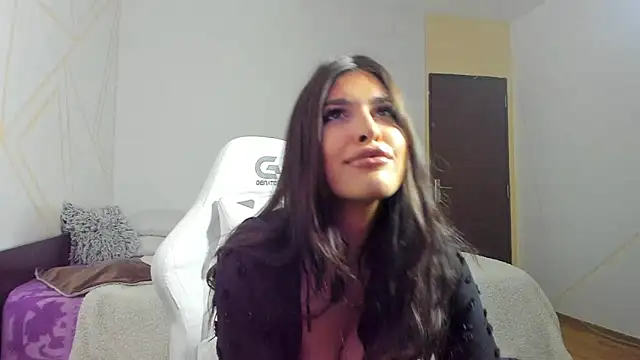 Snapshot of EvaWhisper chatting on 7, 12, 2024 EvaWhisper online show from 7, 12, 2024