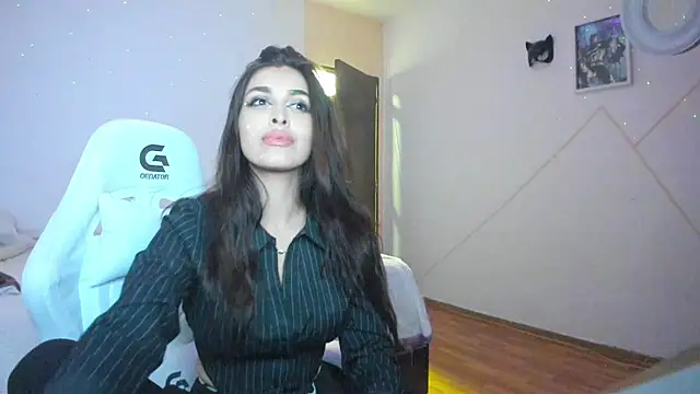 Snapshot of EvaWhisper chatting on 7, 12, 2024 EvaWhisper online show from 7, 12, 2024