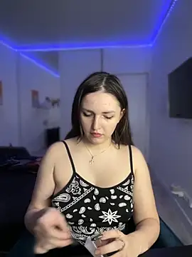 Snapshot of HoneySweetBee chatting on 21, 11, 2025 HoneySweetBee online show from 21, 11, 2025