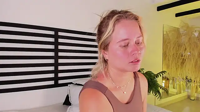 stefanny ruiz  online show from 2, 2, 2025